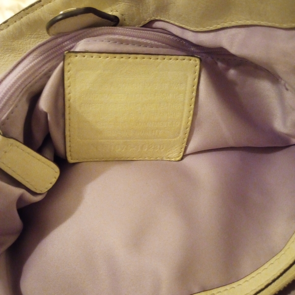 Coach Scarf Print;Satin Fabric,Good cond,just needs cleaning. - Picture 9 of 13